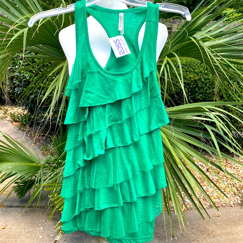 Cute racer back ruffled tank top 🍀size M NWT